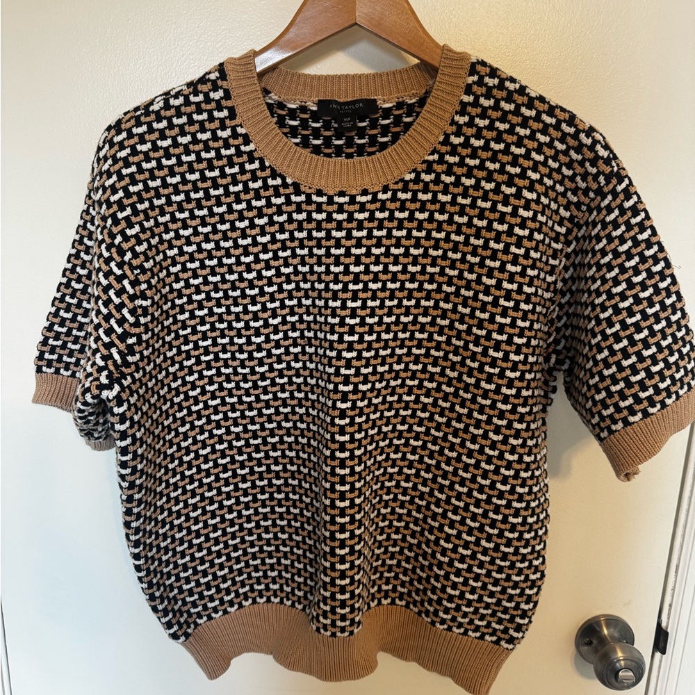 Ann Taylor Black and Tan Crewneck Sweater